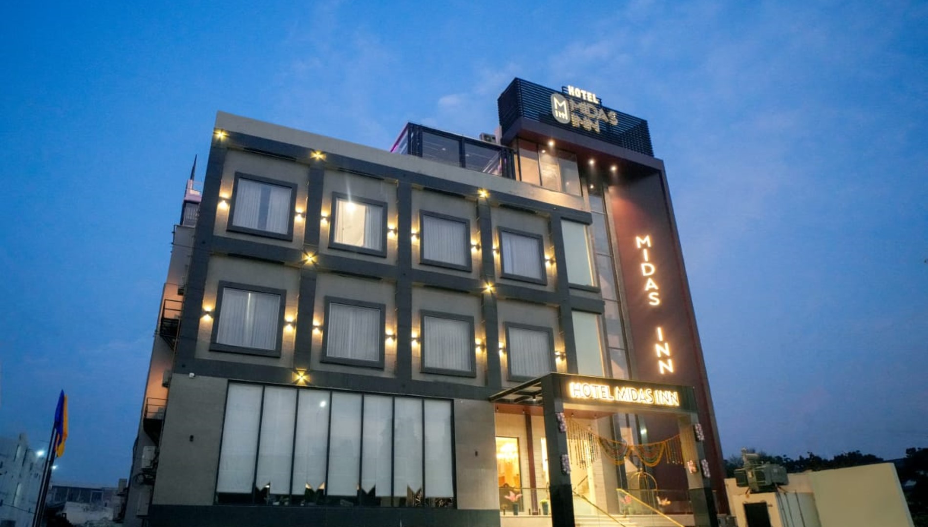 Hotel Midas inn Slider 1
